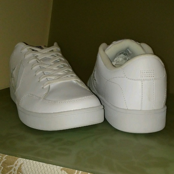 Men's White Low-Top Converse Sneakers - Picture 4 of 6